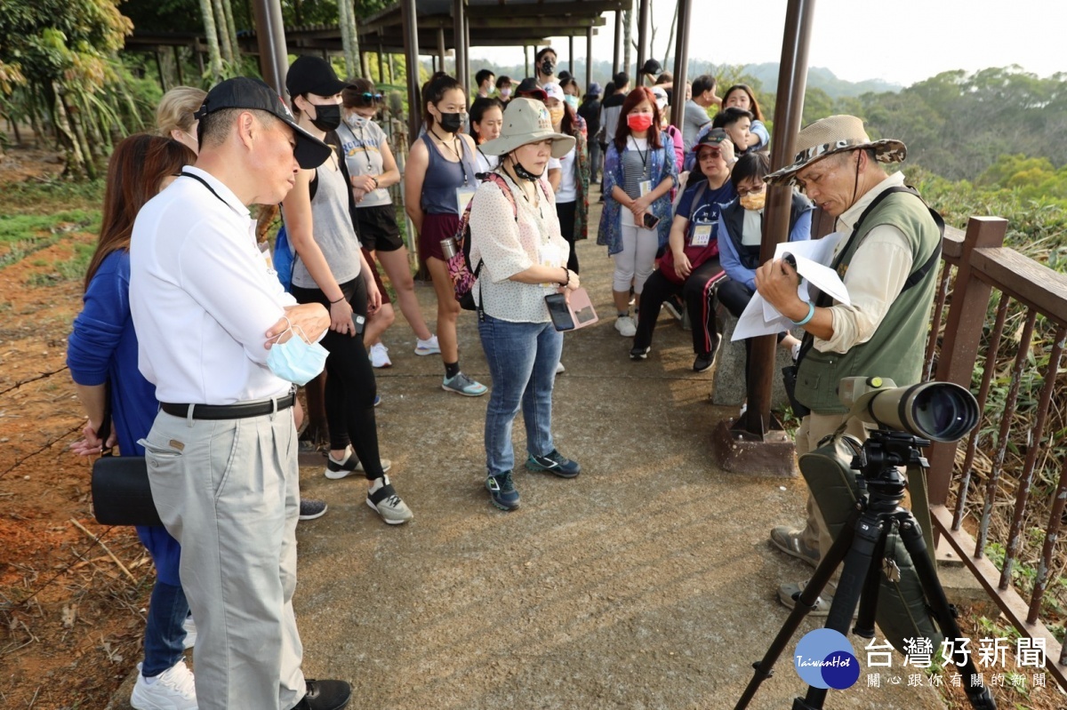 八卦山賞鷹騎旅，由南投縣野鳥協會進行生態導覽解說 。圖／參山處提供