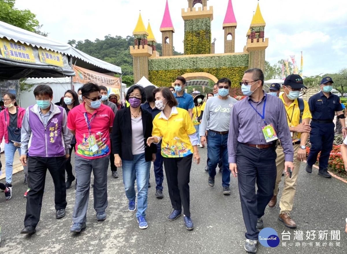 彰化縣政府「彰化優鮮」參加宜蘭綠博彰化週繷產展出,宜蘭縣長林姿妙特別到場支持。圖/彰化縣政府提供