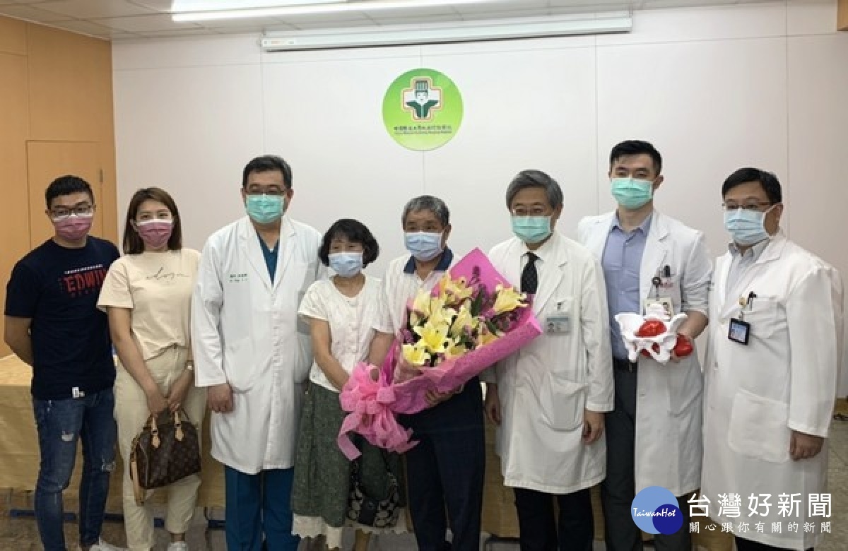 病患因臀部及骨盆腔巨大軟組織腫瘤,導致血尿及左腿麻痛,媽祖醫院訂製立體器官數位模型,提供精準觀察腫瘤與解剖選擇,保留病人器官最大功能。