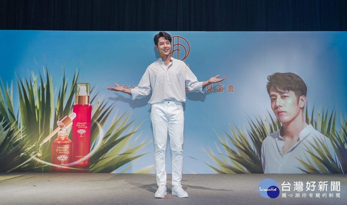 胡宇威出席保養品牌「珍朵絲特」的活動，與粉絲近距離面對面互動。