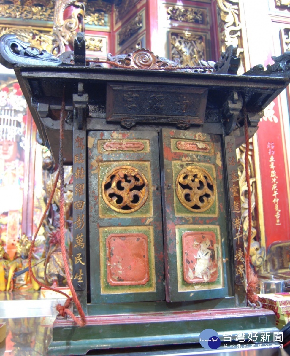 造型古樸精美的南瑤宮笨港進香擔至少已有百餘年歷史。圖/彰化市公所提供