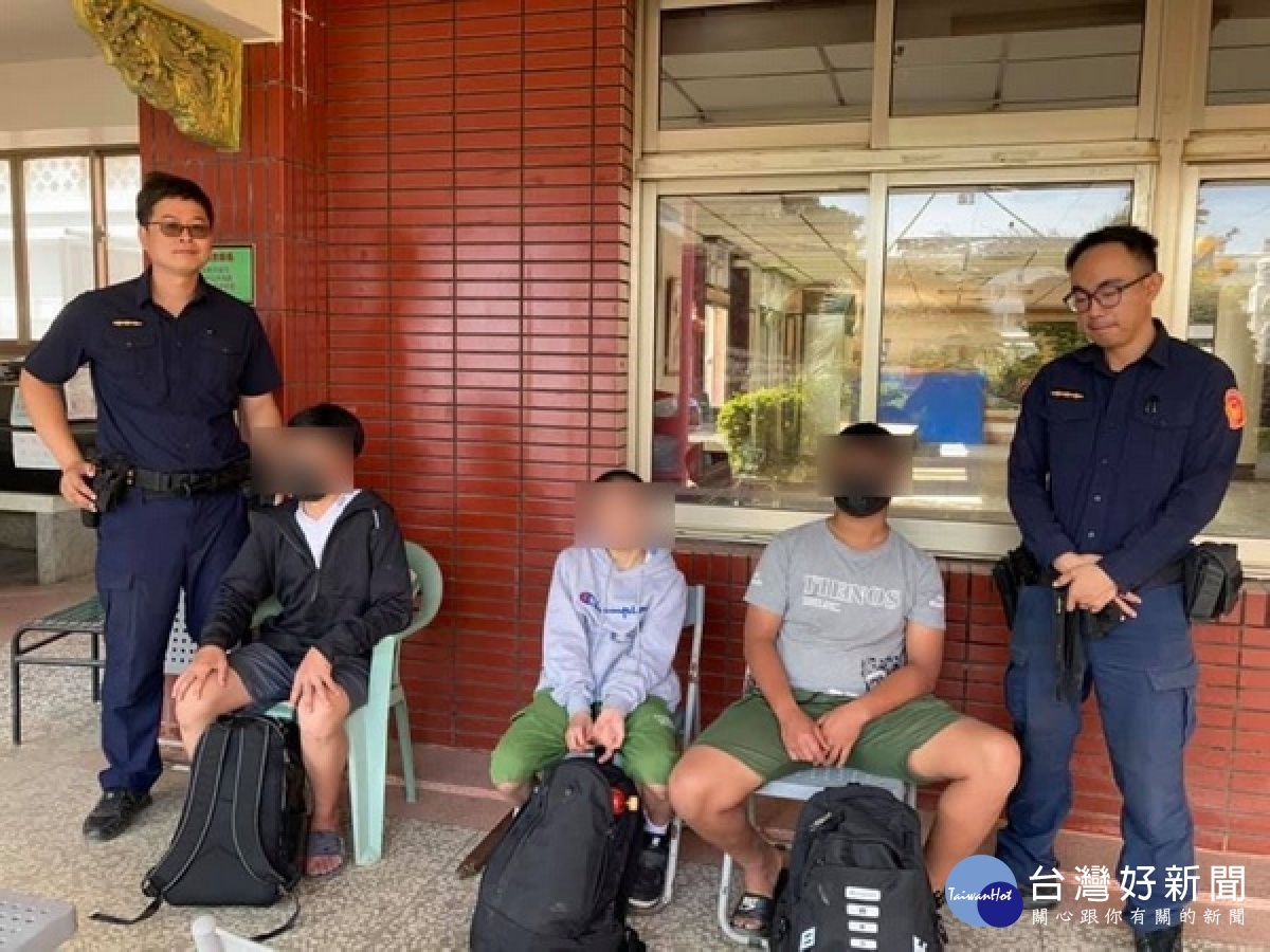 臺西警分局橋頭所員警巡勤確實,發現三名被通報協尋的離家少年,員警好言勸說安撫後,通報相關人員安全接回,避免流浪街頭。