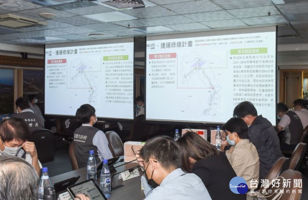 捷運綠線全線21座車站，將分成兩階段施工及通車