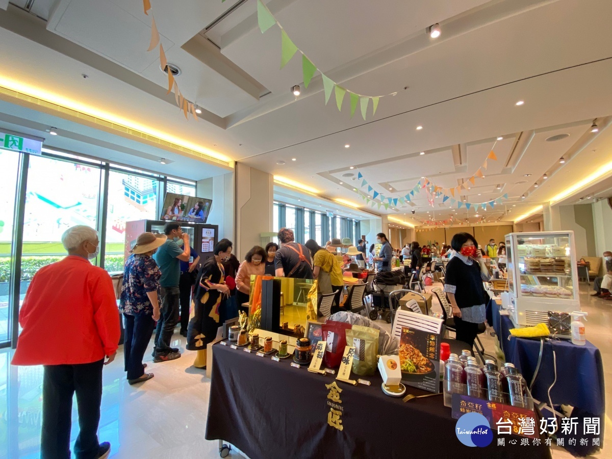 秀傳康樂市集，一起歡慶母親節。圖／彰化秀傳醫院提供