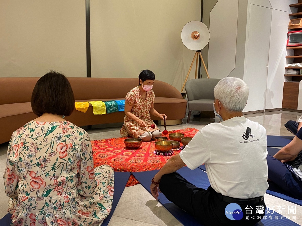 頌缽音療體驗。圖／彰化秀傳醫院提供