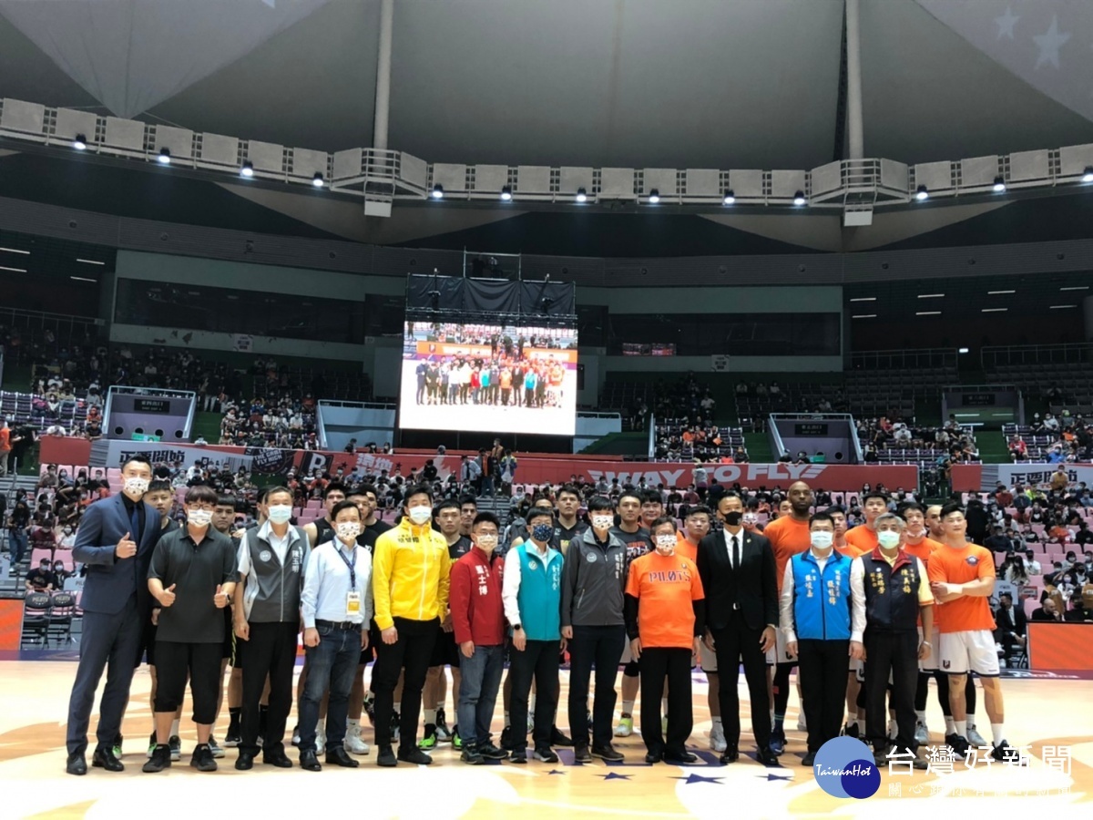 市長鄭文燦與貴賓合影