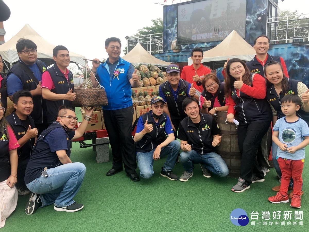縣府農業處長陳瑞慶鼓勵青農踏實從農。(記者扶小萍攝)