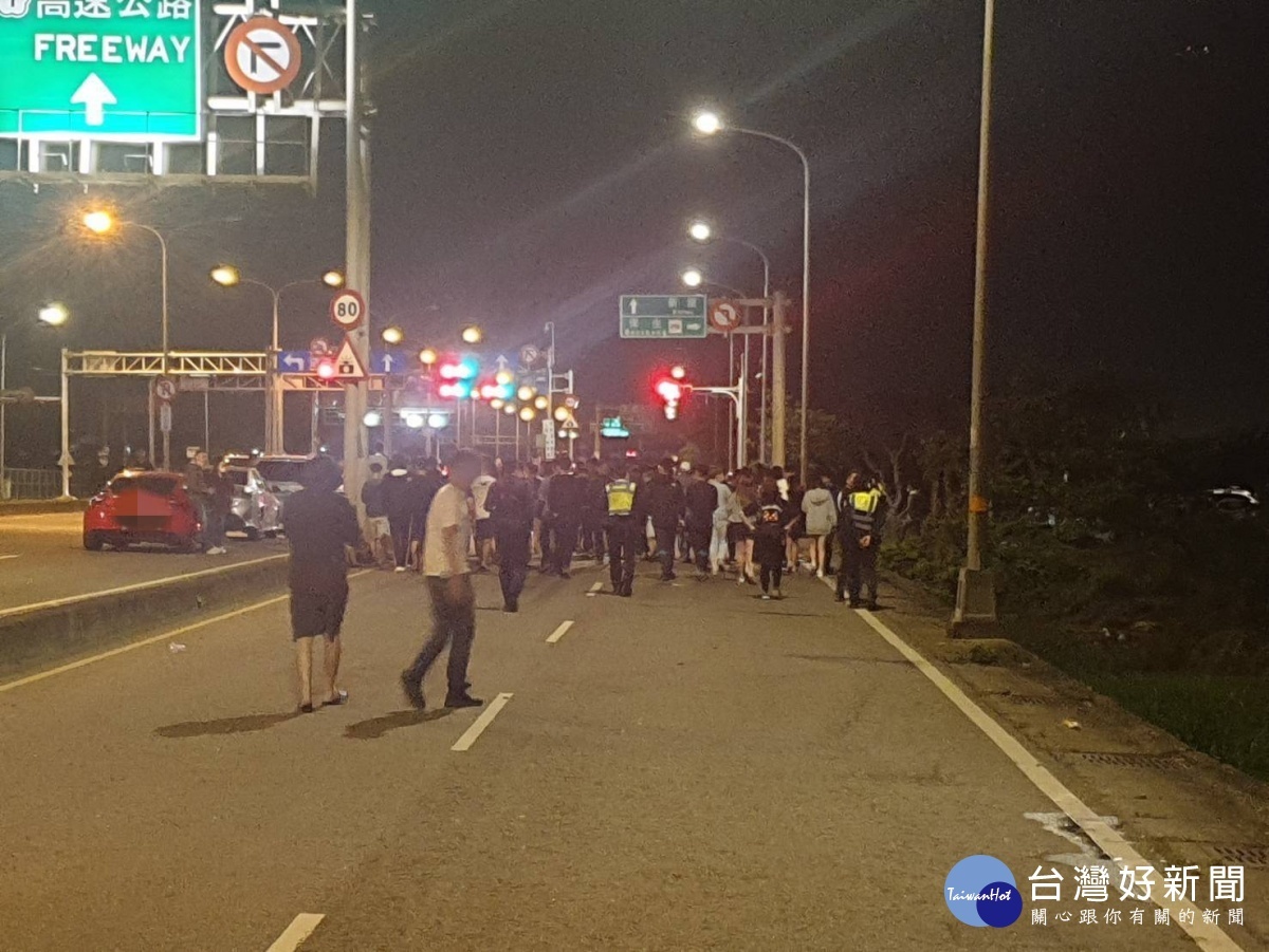 80輛汽機車深夜聚集競速,警調監視器鎖定位置一網打盡
