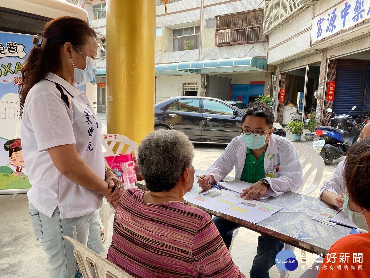 秀傳骨質疏鬆篩檢車進駐二林鎮　方便長者接受檢查照護