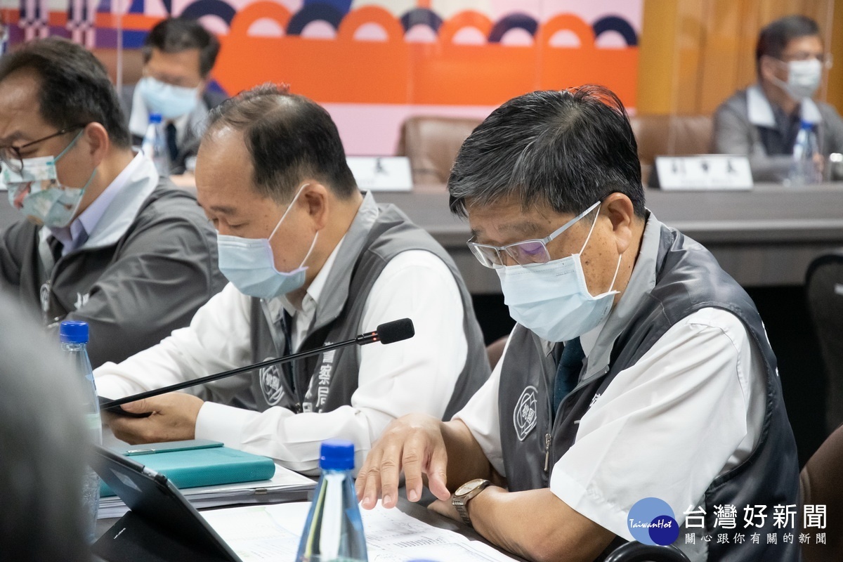 桃園市政府衛生局長王文彥說明疫情發展情形。