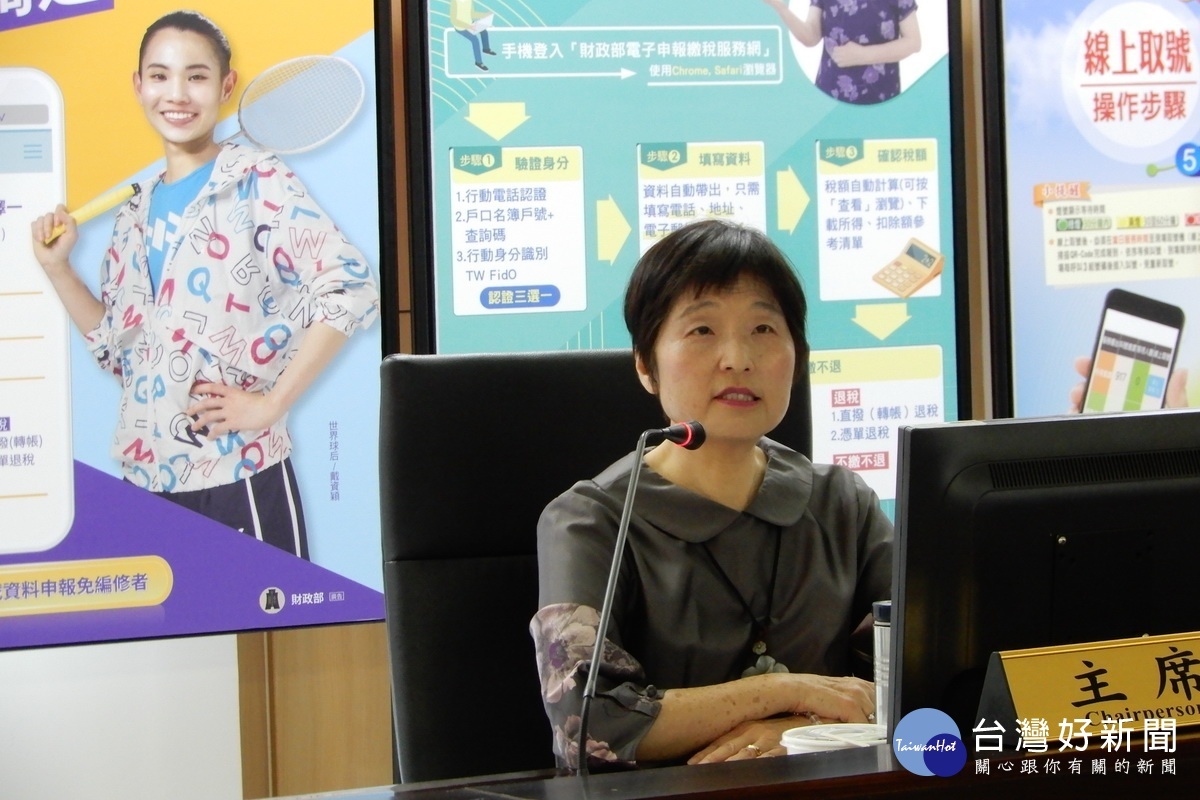 北區國稅局長王绣忠呼籲民眾配合政府防疫措施,多多採取在家報稅方式,方便省時又可抽大獎。