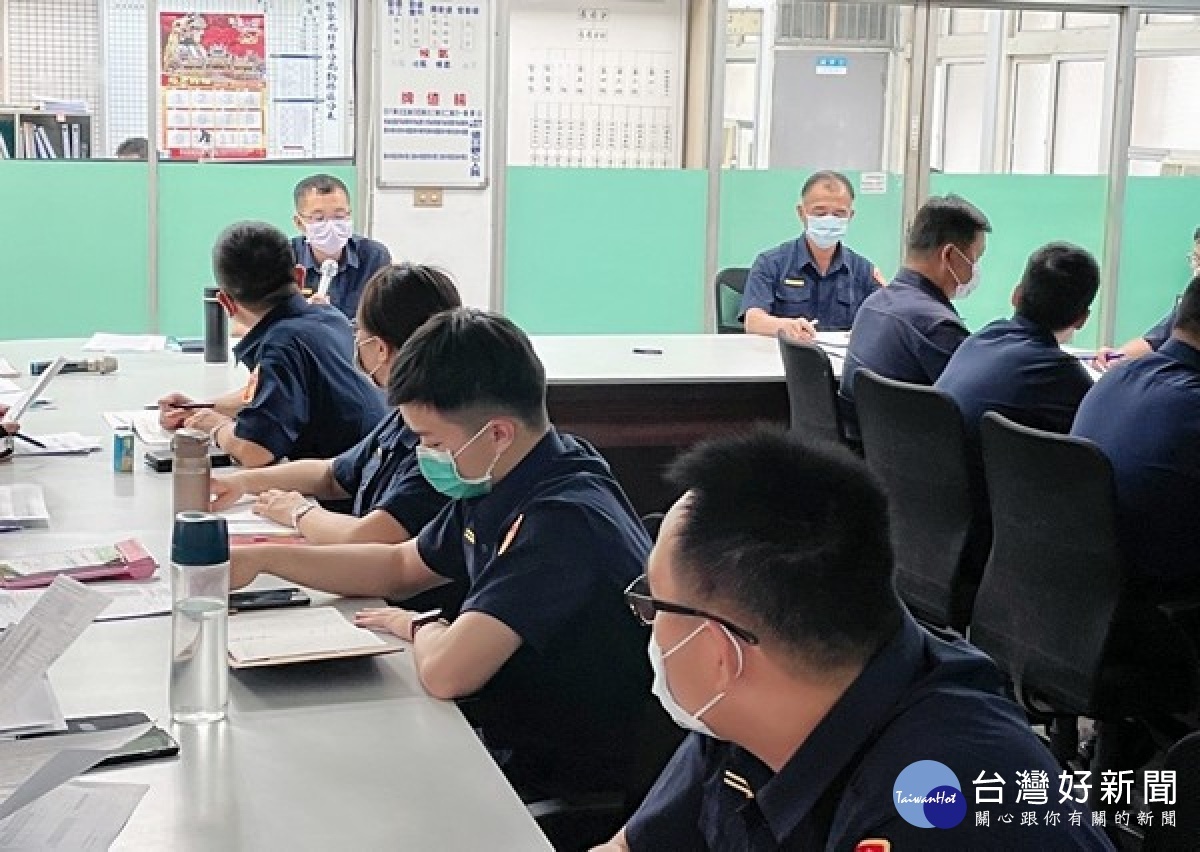 因應媽祖出巡遶境及藝閣遊行活動，北港警方研擬交通疏導對策及維安協調，並針對易衝突點規劃3個分區預置警力，全力維護民眾安全。