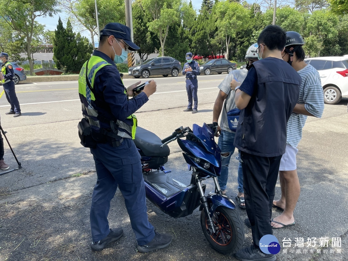 電動自行車肇事率高,平鎮警方加強取締