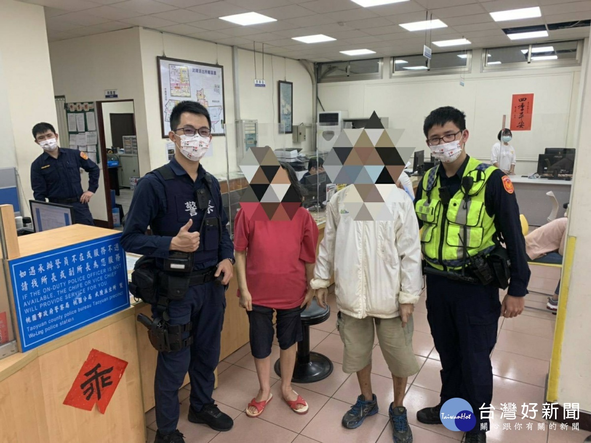 在某間超商內找到姜太太,員警隨即將兩人送返家中