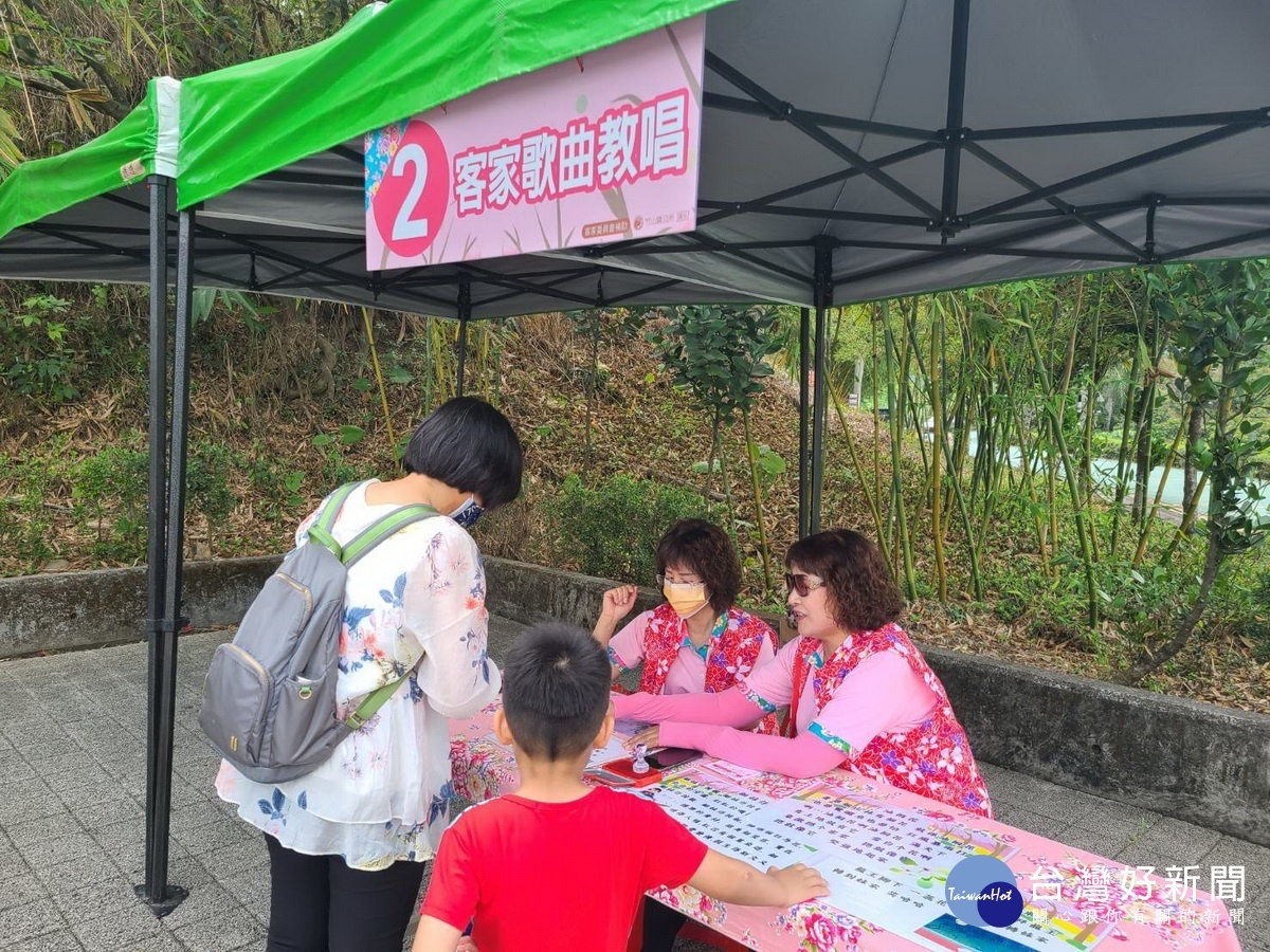 學習客家文化。(竹山公所提供)