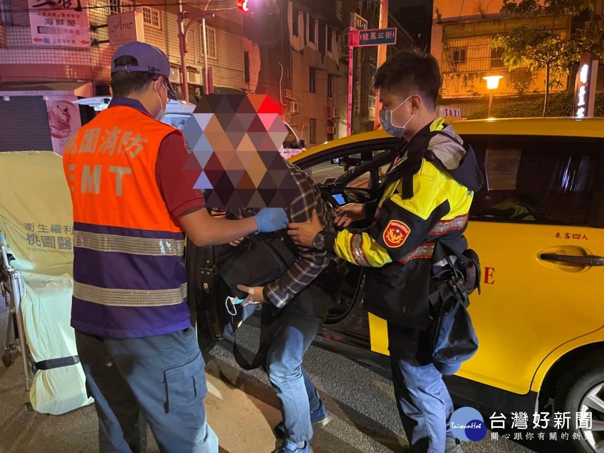 運將身體突發不適,員警立即通報消防人員到場協助救援