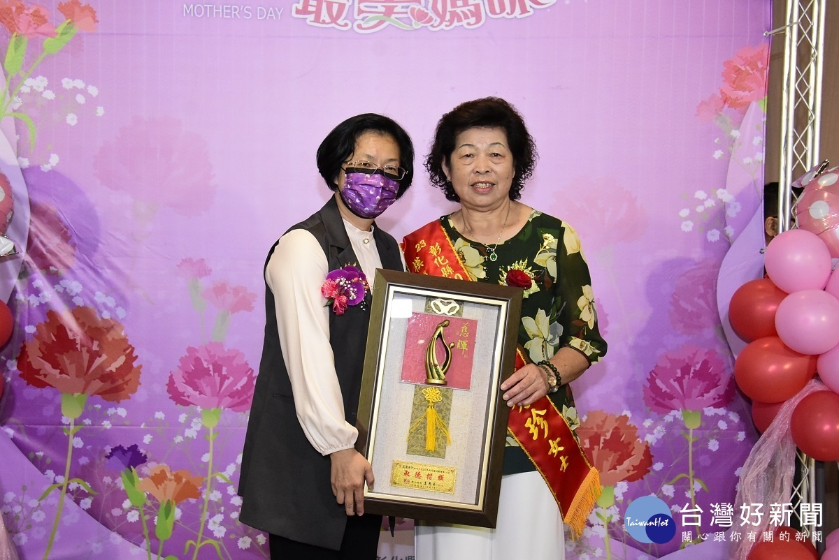 永靖鄉模範母親高羅秀珍女士。圖/彰化縣政府提供