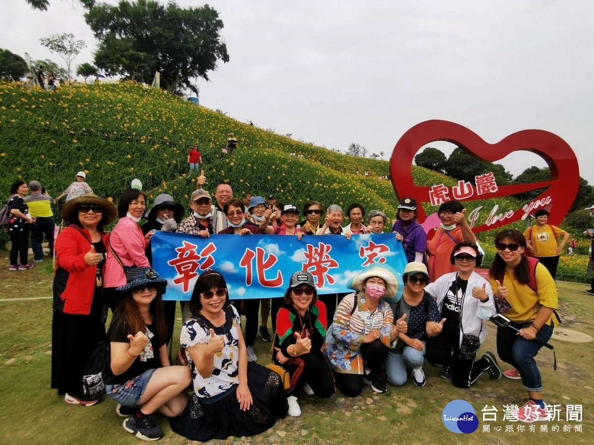 溫馨母親節榮家提前歡度 虎山巖觀賞「母親花」感謝默默付出