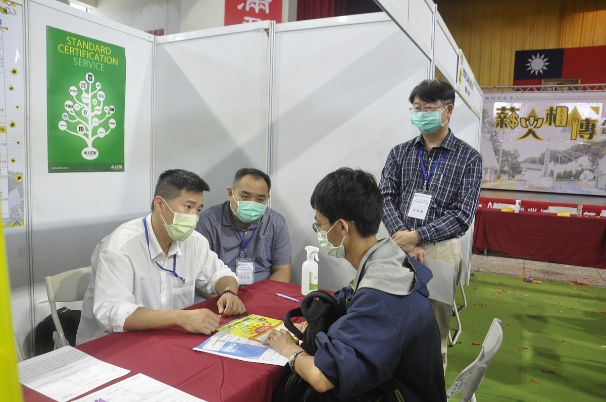 台灣多洗腎人口,杏昌生技到校徵求洗腎機器維修人才。