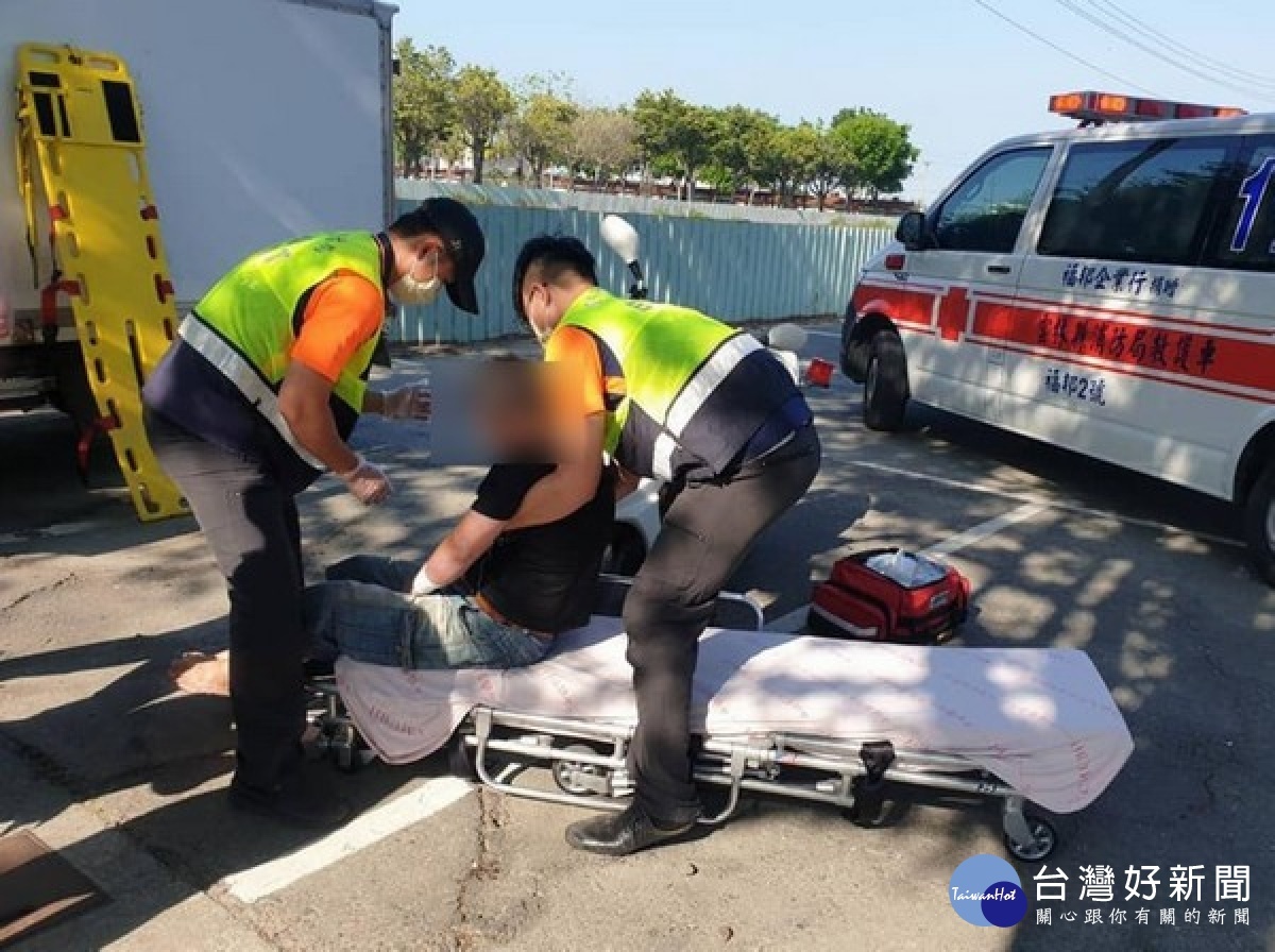 男子在車內仰藥輕生,臺西警方獲報後出動警網火速救人,及時挽回寶貴生命,家屬感激與肯定警方積極為民服務。