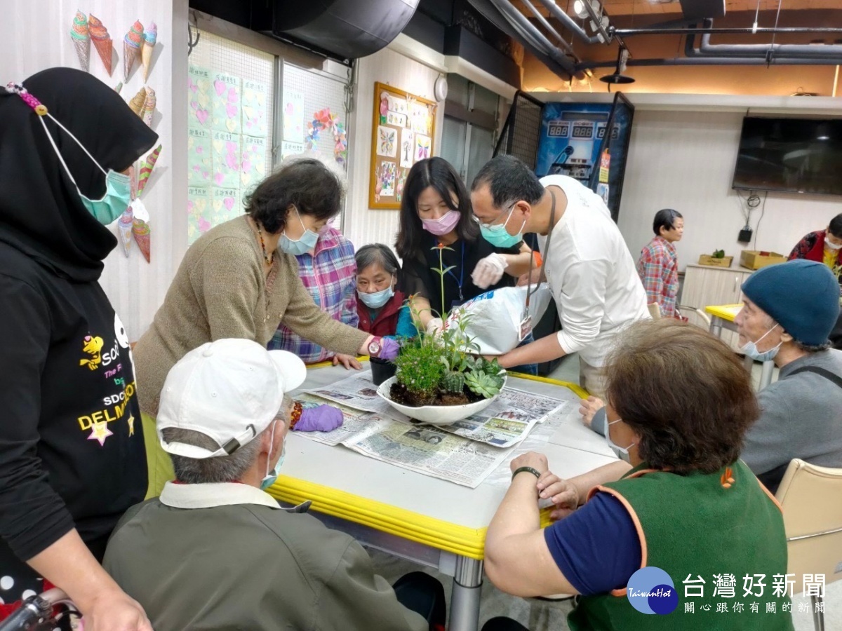 桃樂居日照中心母親節活動 多肉植物展心意