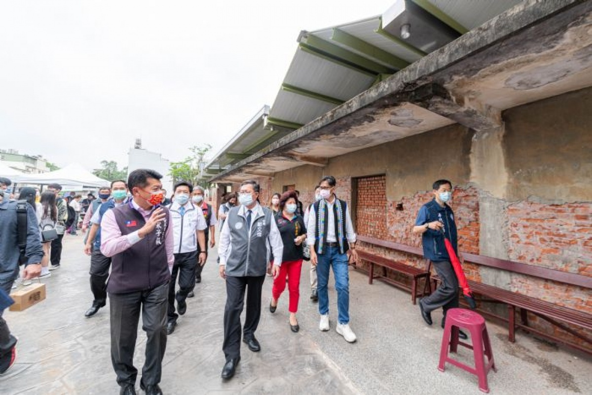 鄭市長與貴賓一起逛商圈,盼持續增添魅力金三角商圈的亮點與特色