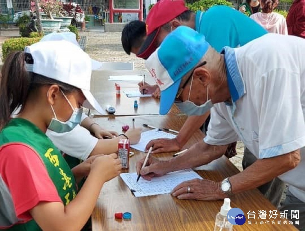 志工協助防疫,確保活動能在安全無虞的環境中圓滿完成。