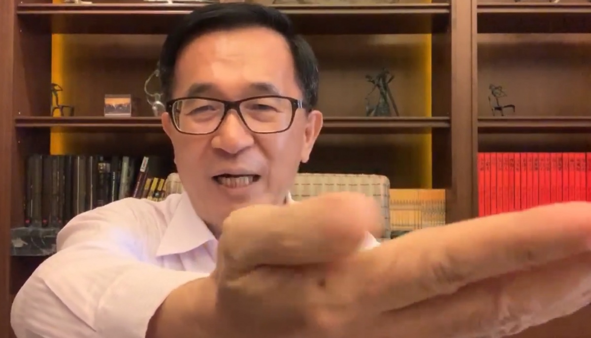 陳水扁也曾公開「1秒手抖6.6次」影片，駁斥「裝病說」。（圖／翻攝台灣勇哥臉書粉絲團）