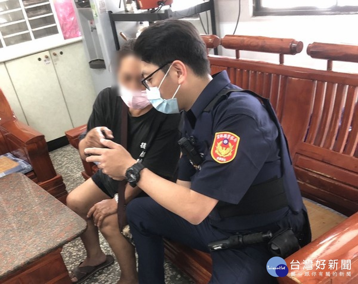 臺西警方與麥寮郵局攜手合作,成功攔阻民眾遭受詐騙,分局長張文峰特前往致贈感謝狀,亦呼籲民眾提高警覺,以防受騙。