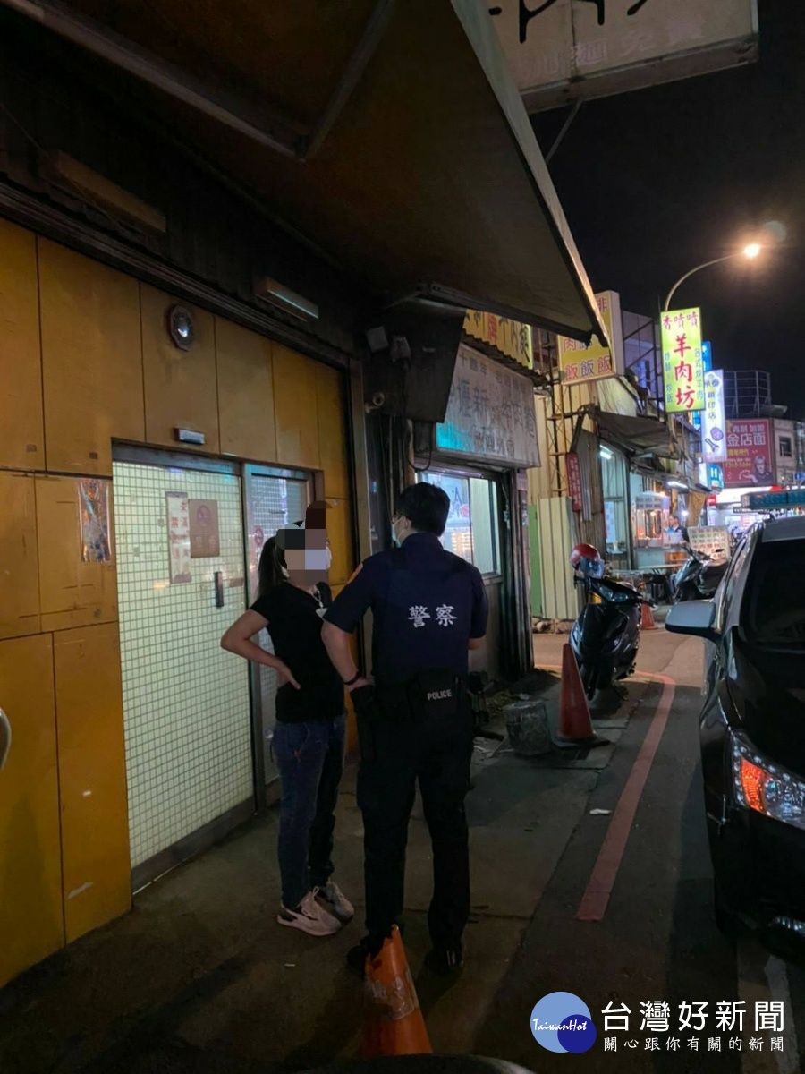 防疫升級配合政府政策,八德警勸導轄內八大行業