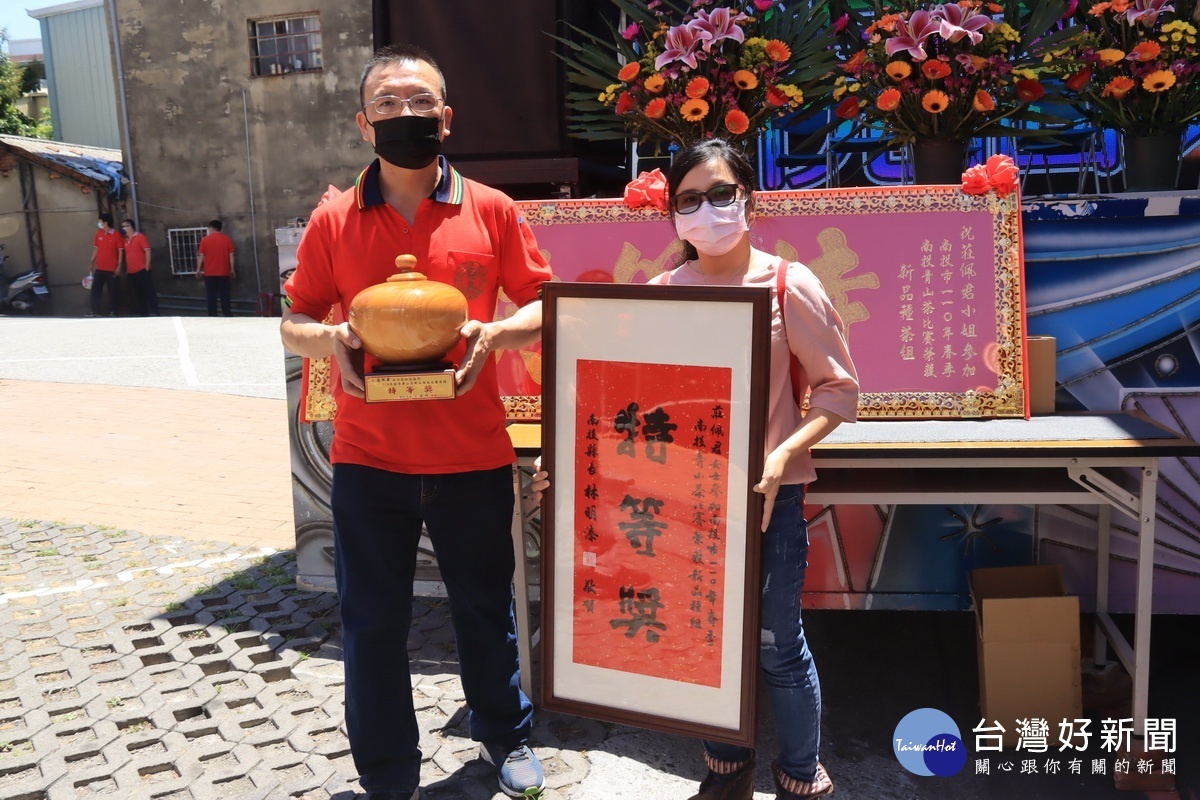 冠益茗茶由莊家第三代弟子經營經常獲獎。(記者扶小萍攝)