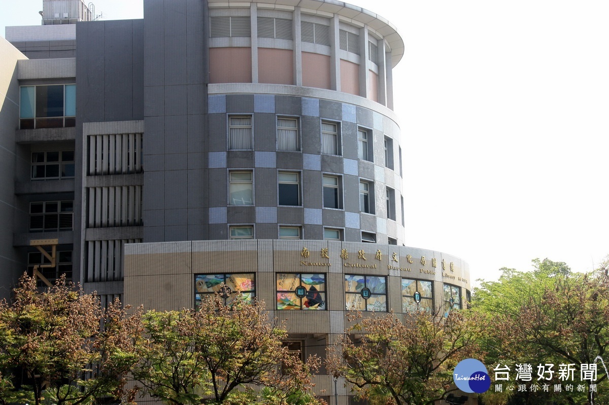 南投縣公共圖書館暫關閉。(記者扶小萍攝)