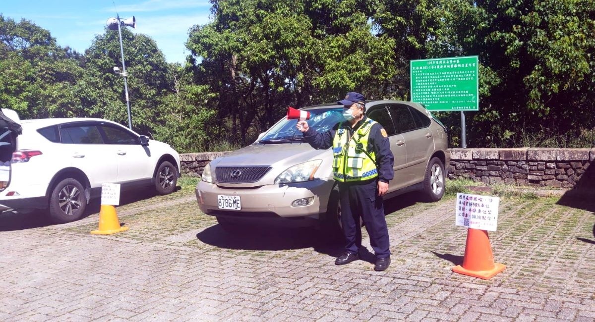 玉山國家公園因應警戒第三級防疫措施降低停車場車輛