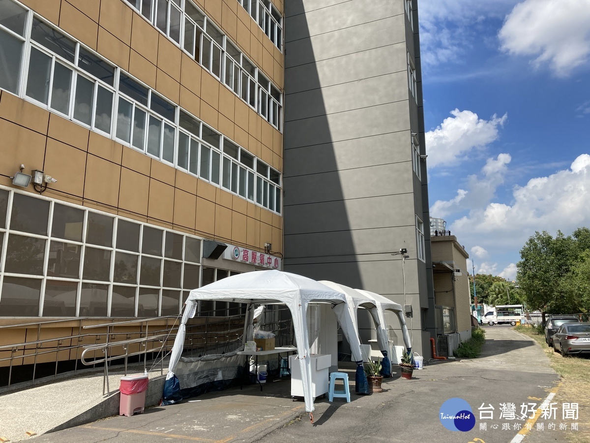 南投醫院設置室外防疫採檢站。(南投醫院提供)