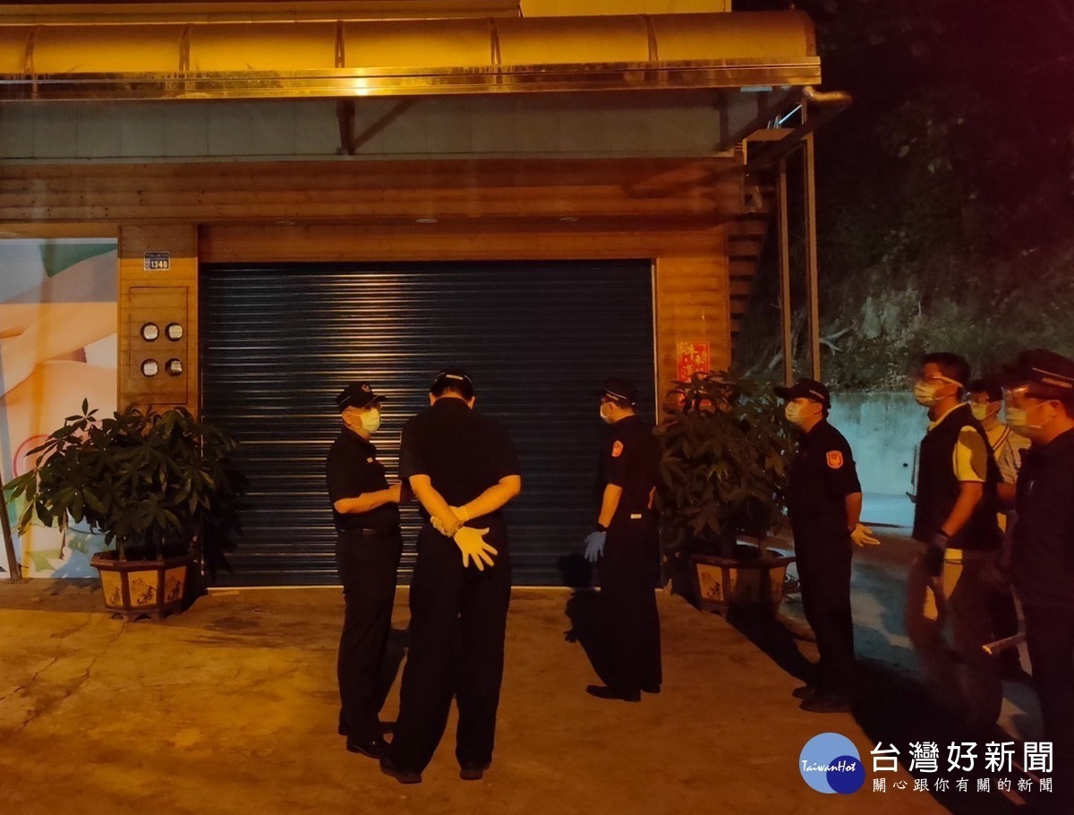 南投縣警察局呂局長帶隊往高風險場所稽查。(縣警局提供)