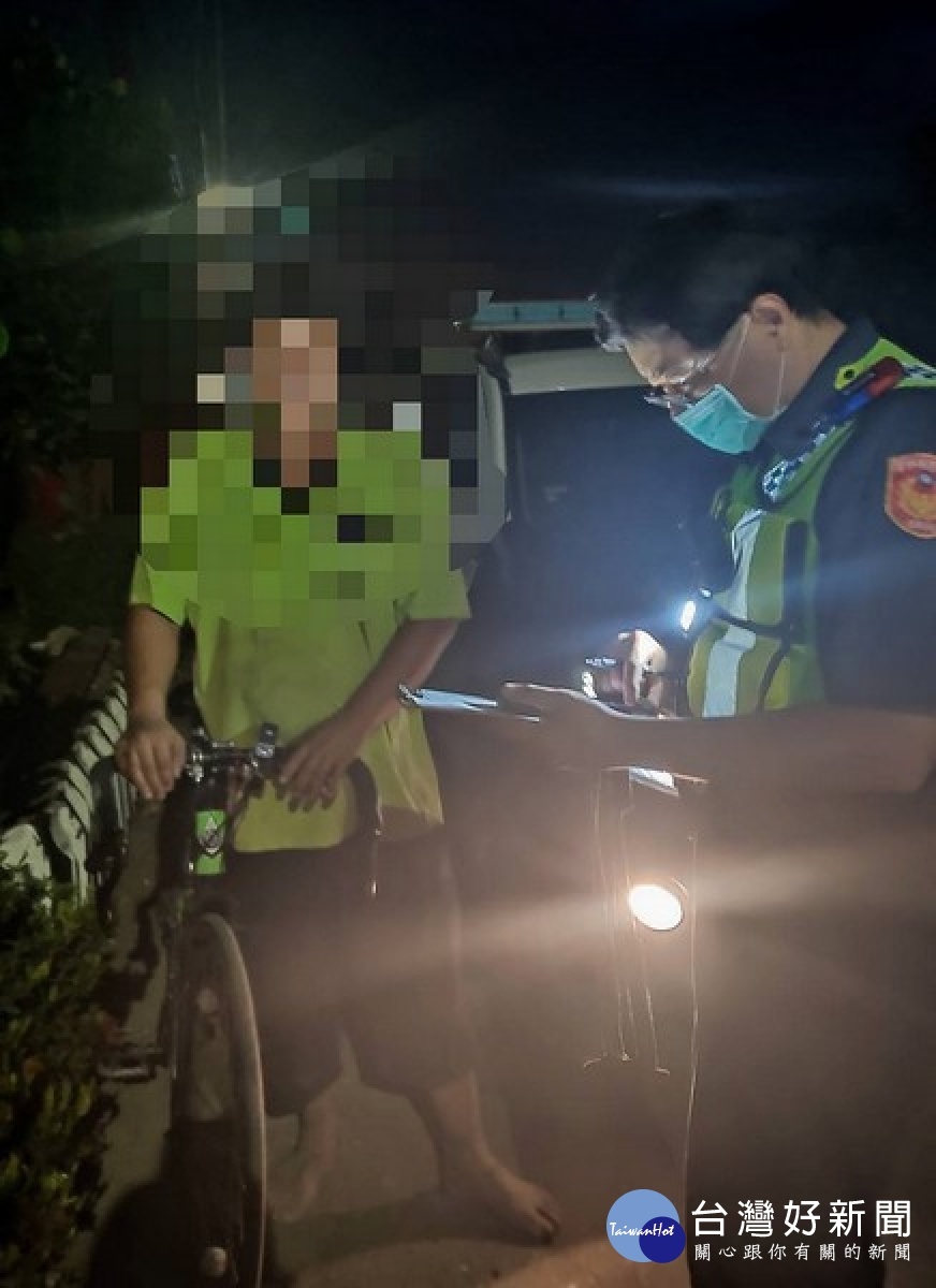 雲林縣警局配合中央及地方防疫政策,規劃可能群聚之處所部署警力,規劃宣導、勸導、告誡及採取驅散作為,全力防杜破口。