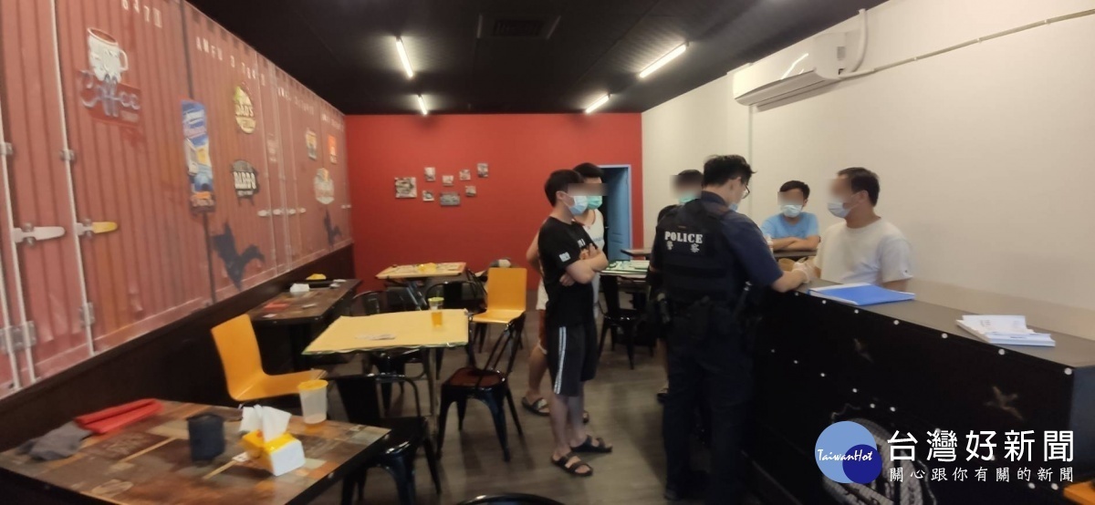 桌遊店照常營業遭警方查獲/陳致愷翻攝