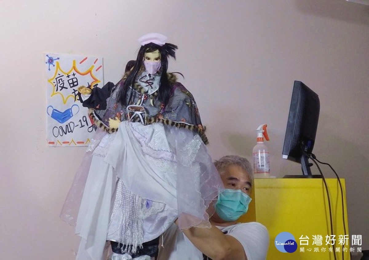 北港媽祖醫院結合在地布袋戲藝術，由黃世志大師拍攝「打擊19號大作戰」短劇，貼近鄉親加強防疫衛生觀念。