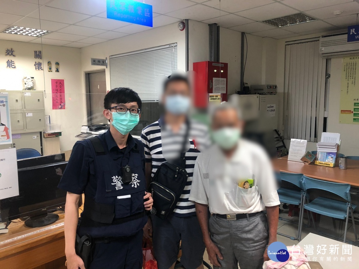 新竹老翁訪友迷路摔車,巡邏警救援脫困
