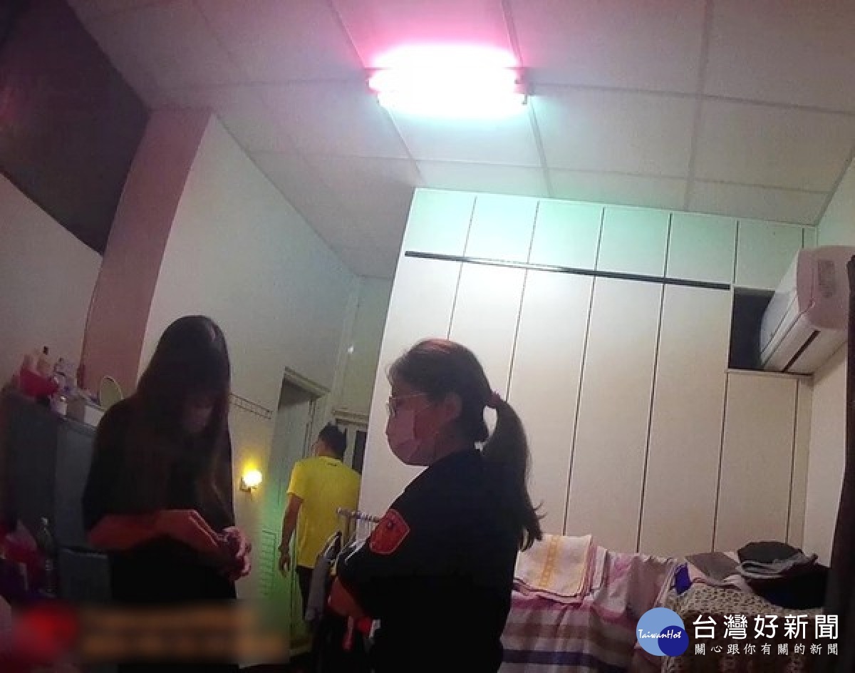 臺西警方深夜執行八大行業查察勤務,查獲嫖客及2名私娼,依違反社維法裁處及傳染病防治法函送裁罰。