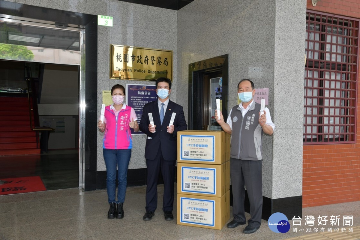 市議員謝美英牽線促成董欣志董事長捐贈殺菌燈100台,讓警察健康更加有保障