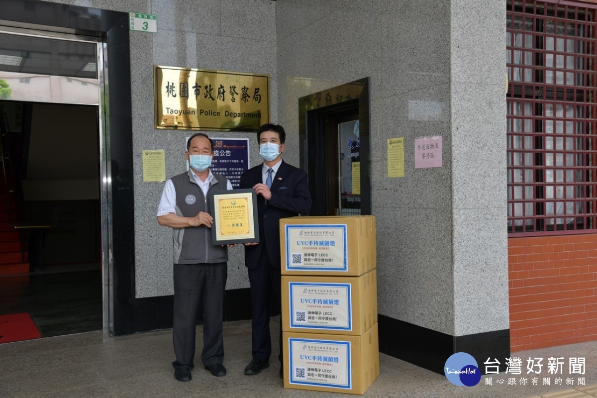 警察局局長陳國進頒發感謝狀