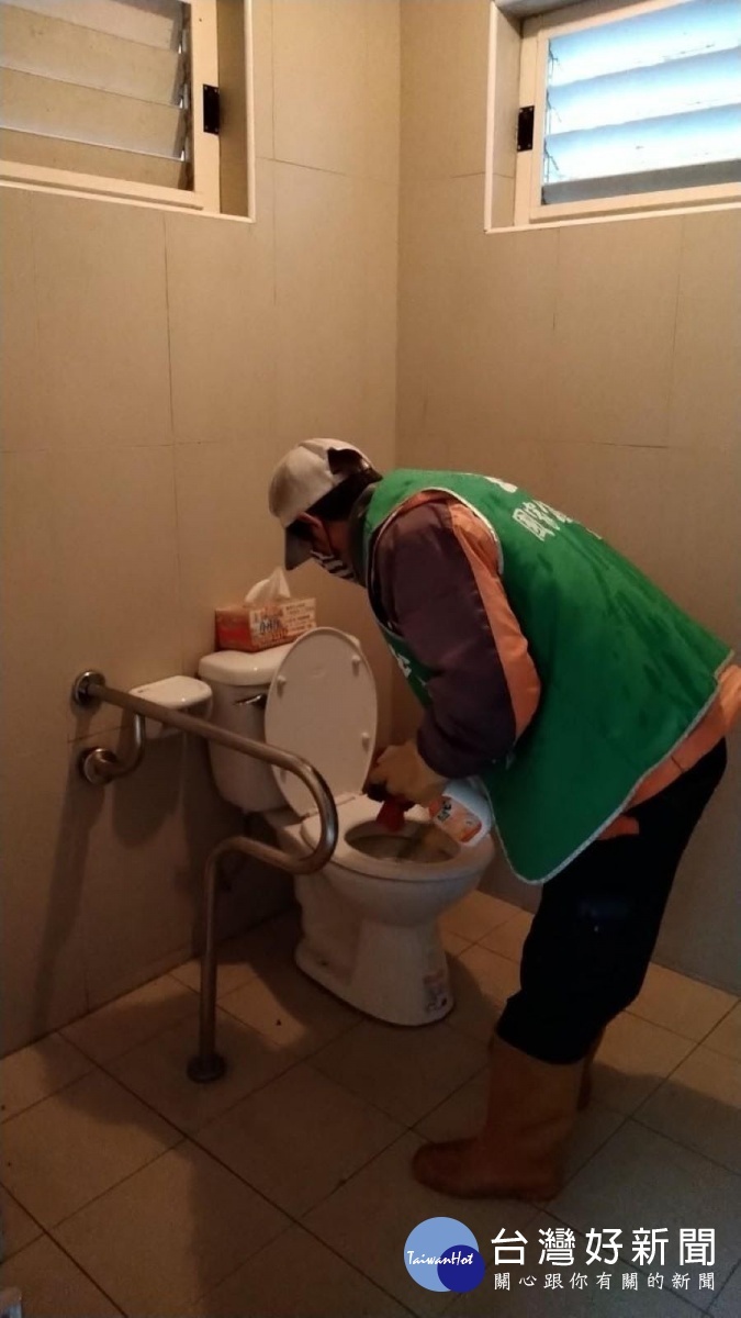 5月30日上午塔塔加地區公廁皆已派員清潔消毒_玉管處提供
