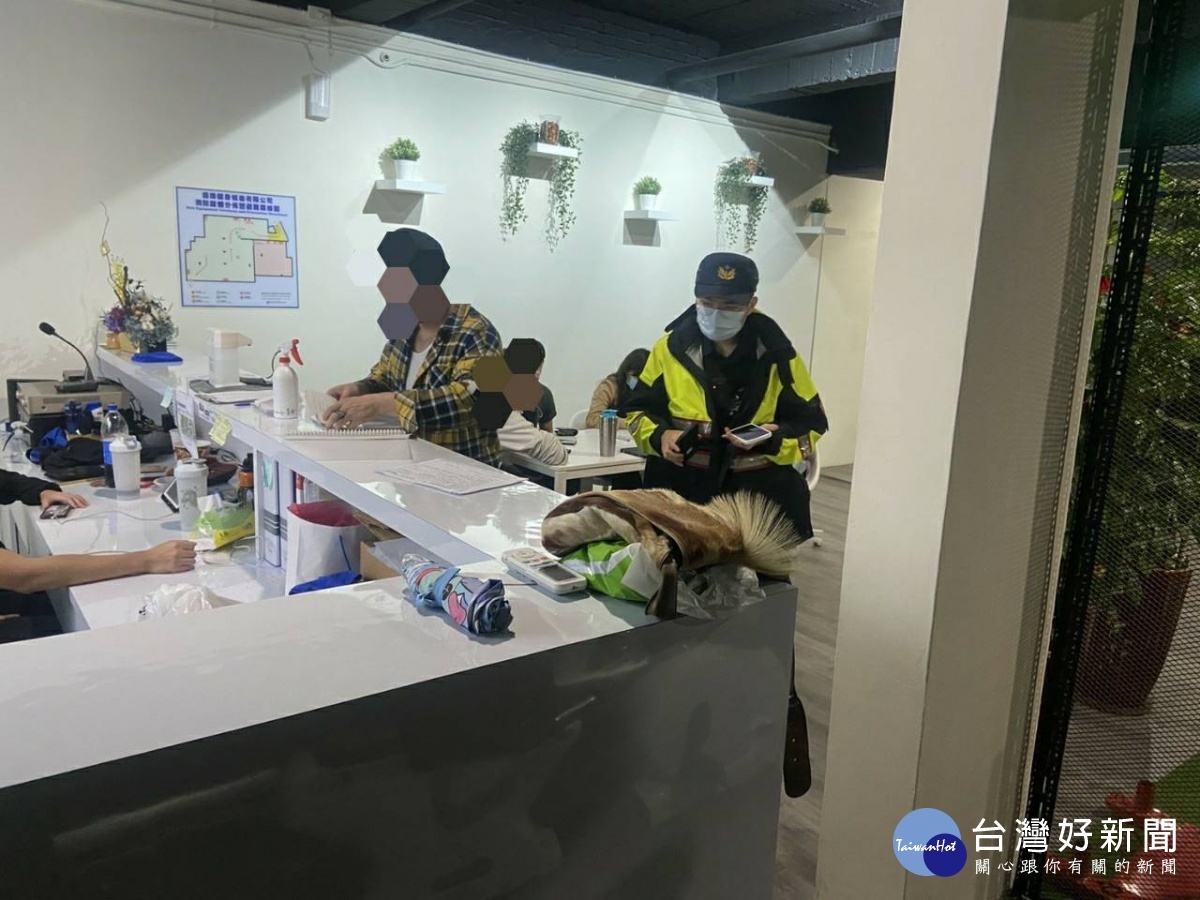 落實防疫稽查工作,深夜查獲群聚案件