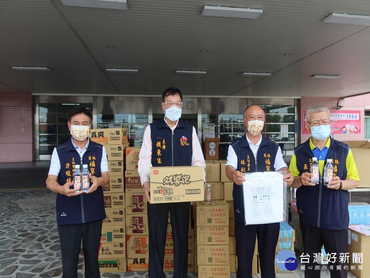 讓醫護無後顧之憂　福寧宮捐仟件防護衣和食品為醫護人員加油