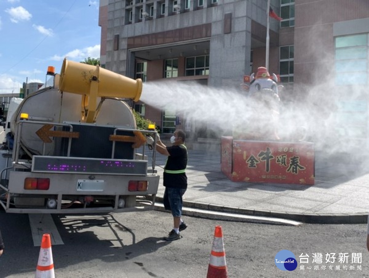 雲林縣連4日無新增個案，累積本土確診維持11例，縣府公告外縣市確診至縣轄足跡，強調持續各鄉鎮清消，落實防疫措施。