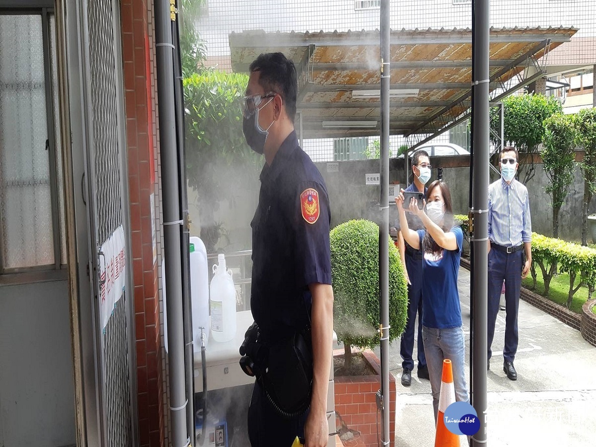 員警第一線執勤危險性增高 許增鏞捐贈埔心分駐所消毒門