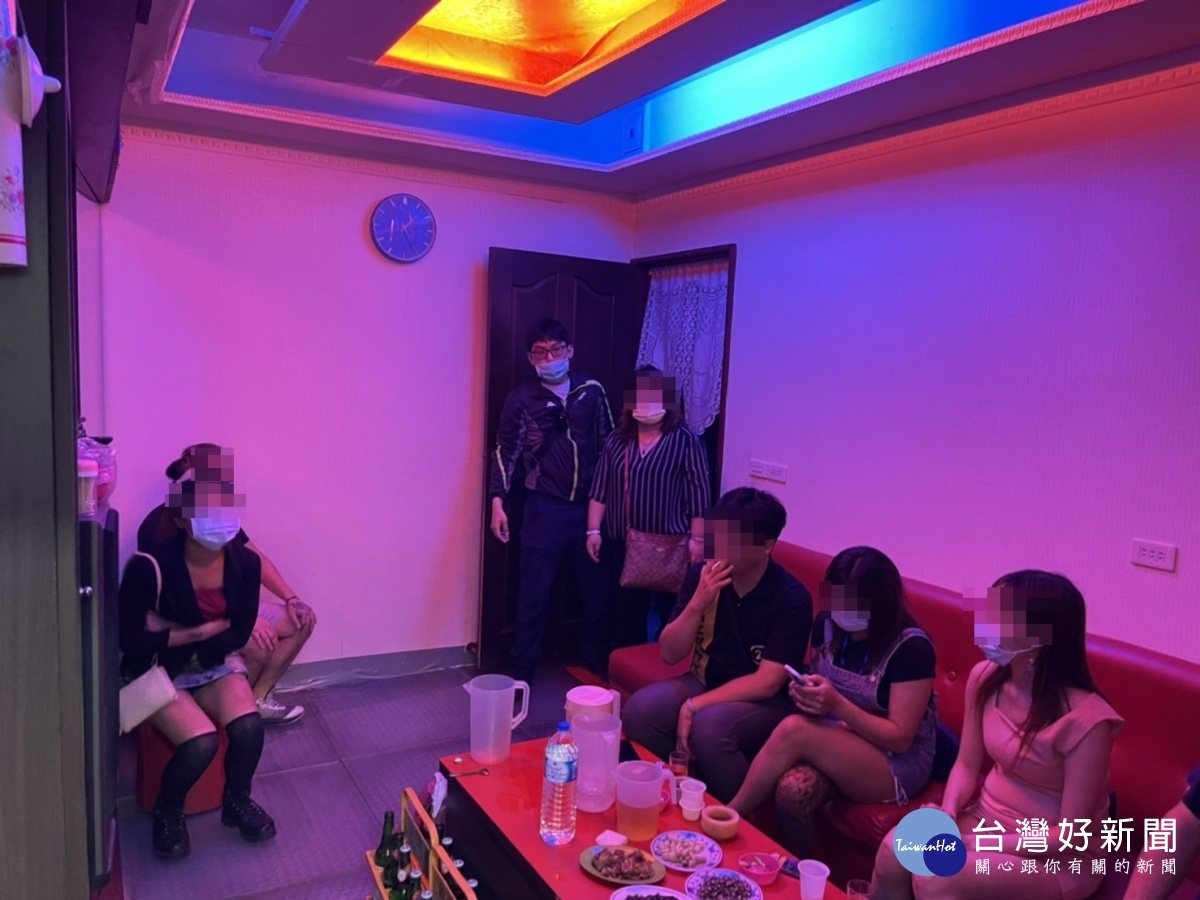 小吃店私自營業違反防疫三級警戒規定,壢警查獲函送裁罰