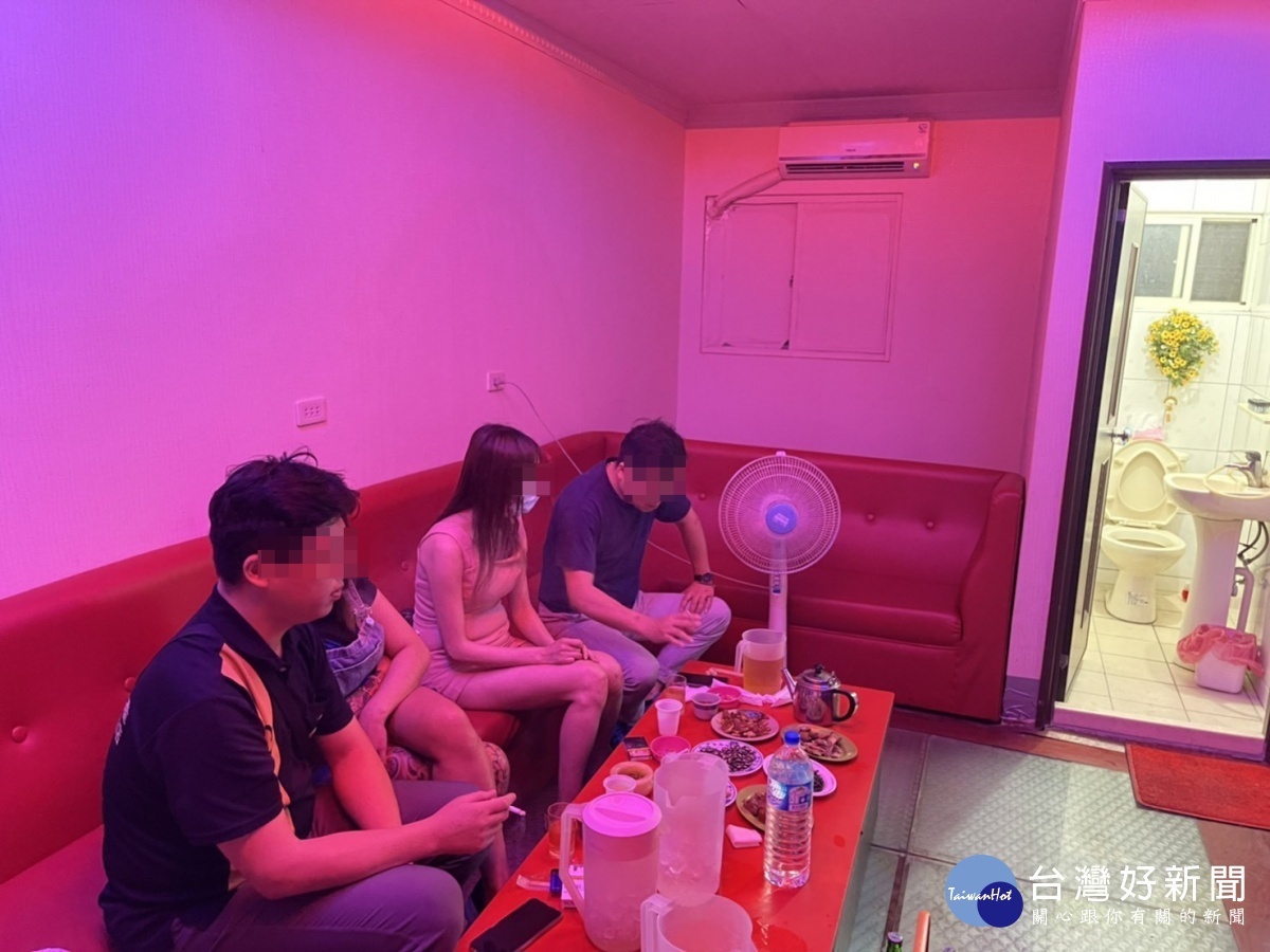 小吃店私自營業違反防疫三級警戒規定,壢警查獲函送裁罰