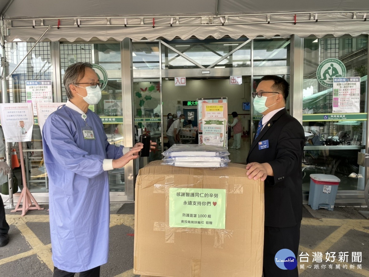 南基鄭院長代表受贈。(南崗扶輪社提供)